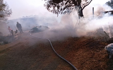 Óriási tűz tombol Tapolcán, a pápai tűzoltók is részt vesznek az oltásban