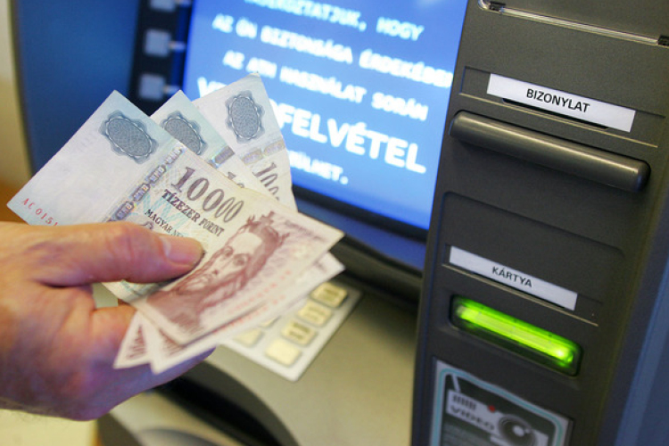 Barátnőjét lopta meg