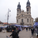 Debütáltak az új sátrak a Fő téri piacon