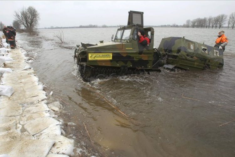 Továbbra sem apad a Marcal, a legkritikusabb részek bevédve!