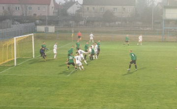 Sandal duplájával győzött a Perutz