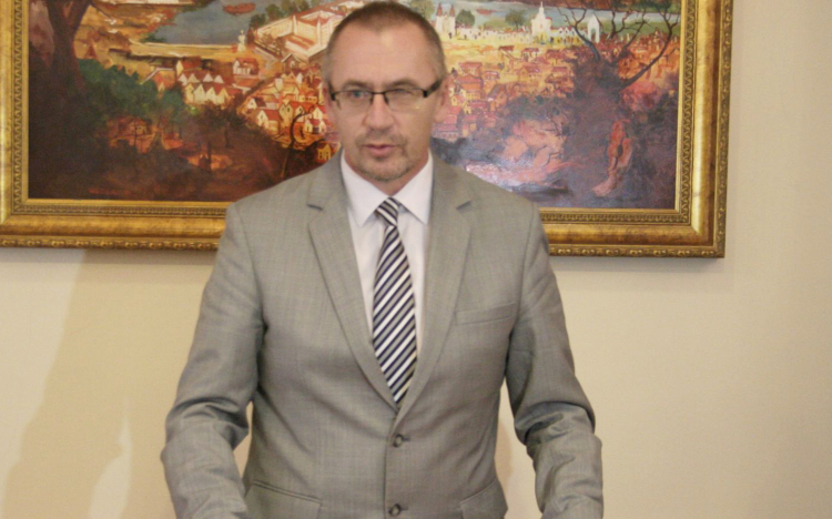 Egy becsmérlő facebook hozzászólás miatt megítélt sérelemdíját a Vakok Pápai Csoportjának ajánlotta fel a polgármester