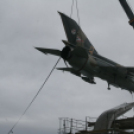 MiG-21 Emlékmű - Pápa - A gép emelése
