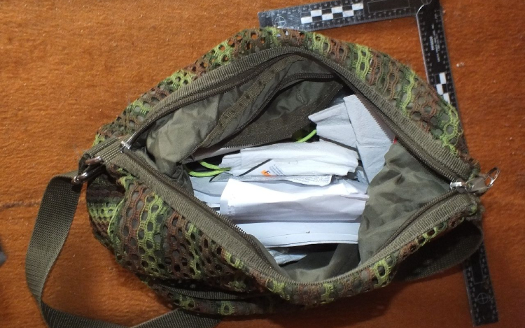 15 időst károsított meg a fiatal nő