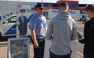 Kitelepült a pápai toborzó csoport