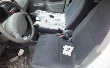 Autófeltörés közben elaludt