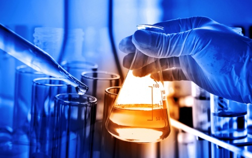 Felrobbant egy kémcső Szombathelyen, a Kutatók Éjszakáján, többen megsérültek