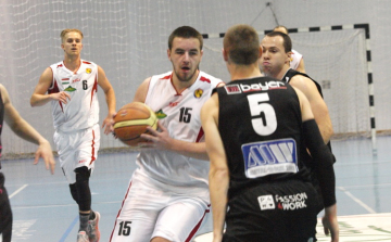 Tisztes helytállás a bajnokesélyes ellen