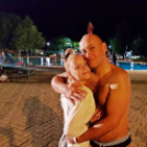 Fürdőztek az éjszakában