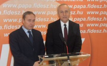 Pápa-Győr-Bp. autópályán - 15.000 Ft/év