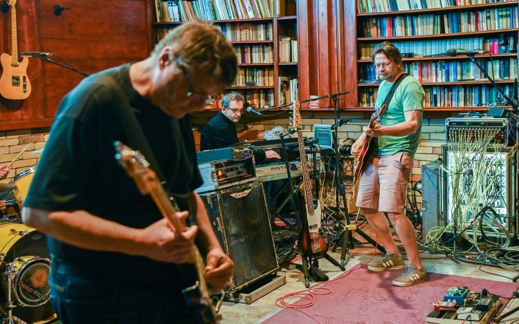 Új Kispál és a Borz-lemez jelent meg 19 év után