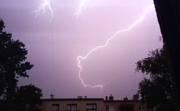 Olvasónk képein az éjszakai villámlás