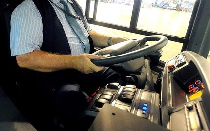 Megrángatta az autóbuszvezetőt