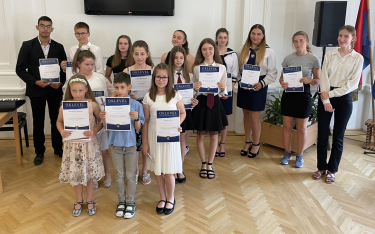 A legjobban tanuló és sportoló diákokat köszöntötték