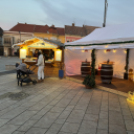 Óvodások karácsonyfa díszítése a belvárosban