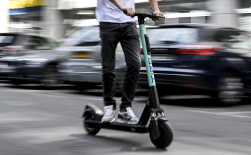 Veszélyes e-rollerezők Pápán