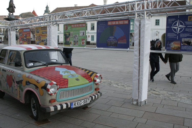 30 éve szabadon - Kiállítás mutatja be a kommunista diktatúra és a rendszerváltás időszakát