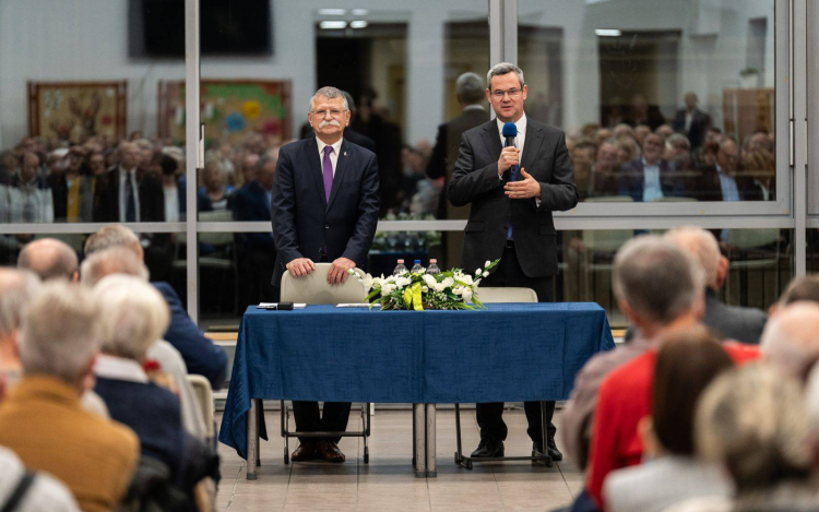Bejelentették Takács Péter választókerületi elnökségét Pápán