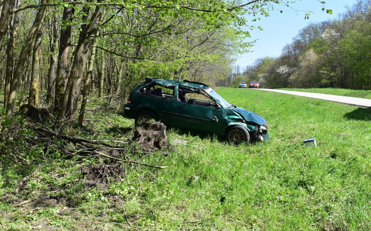 Nem kötötte be magát, súlyosan megsérült Pápa és Zirc között