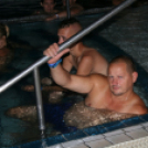 Éjszakai Fürdőzés a pápai Várkertfürdőben