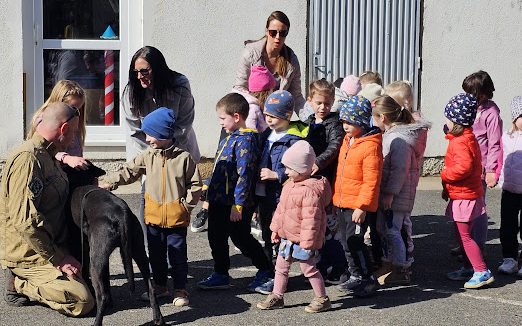Rendőrkutyák az óvodában
