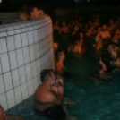 Éjszakai Fürdőzés a pápai Várkertfürdőben