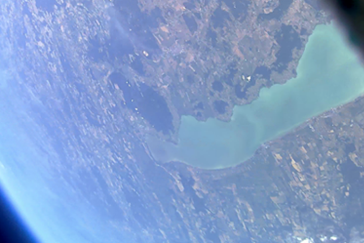 Nem Pápáról indul az Űrbatyu II. a világűr peremére