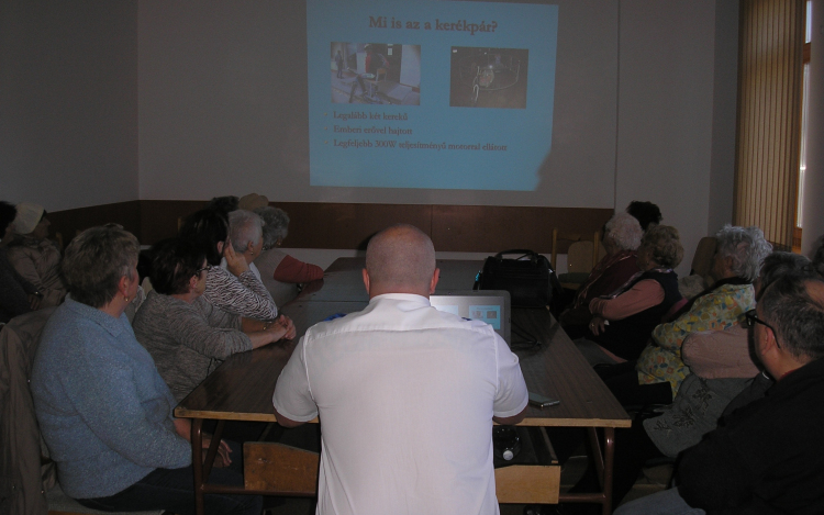 Idősek a Pápai Rendőrkapitányságon