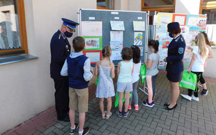 Gyermekrajzokat díjaztak