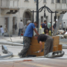 Lázas készülődés a pápai Fő téren!