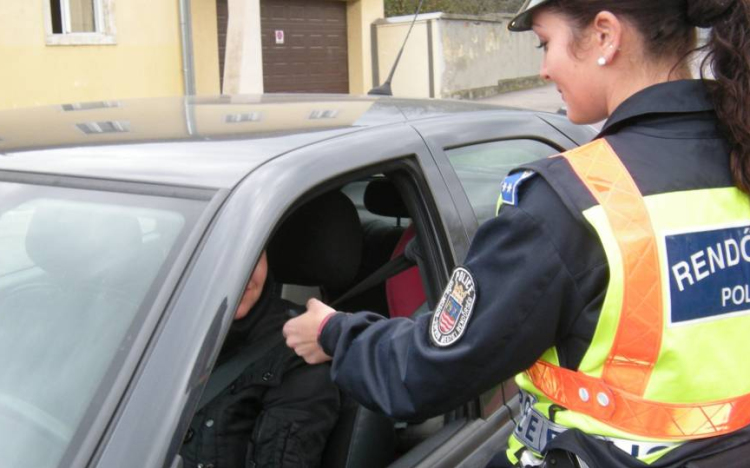 Hárman fújtak pozitív alkohol szondák a hétvégén