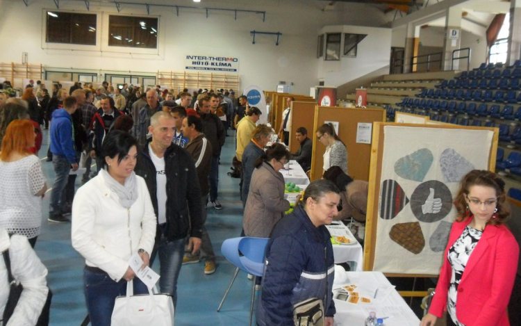 Sokan csak a pecsétért járnak állásbörzére