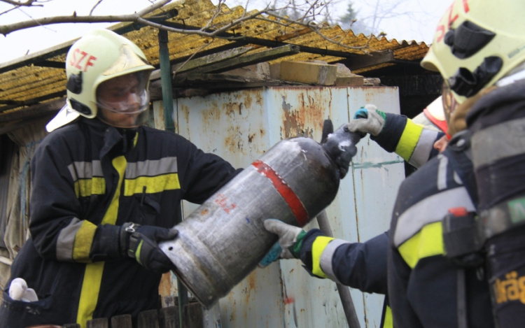 Úgy akart öngyilkos lenni, hogy magára robbantotta a házát. 8 évet kaphat