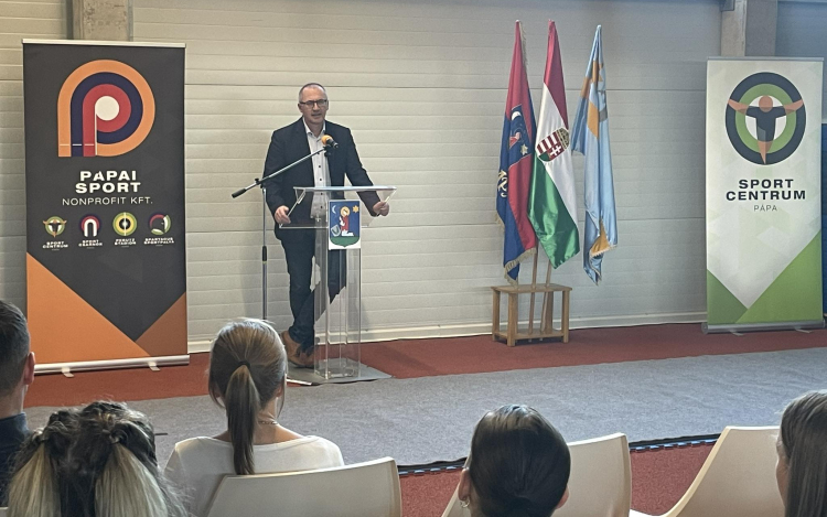 Köszöntötték a város sportoló ifjúságát