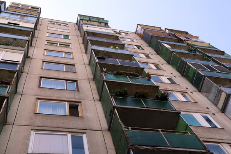 Kiesett az ötödikről egy gyerek Miskolcon