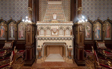 Elképesztően látványos lett a Budavári Palota Szent István-terme, amely pápai iparosok keze munkáját is dicséri