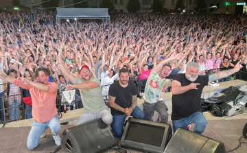 A Magna Cum Laude koncertje és a Tűzijáték a Pápai Játékfesztivál zárónapján