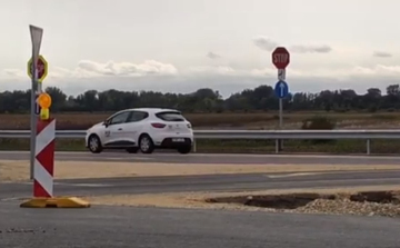 Sokan nem álltak meg a Stop táblánál a 83-ason!