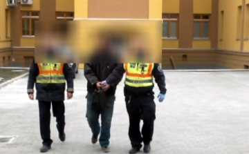 Kiraboltak egy embert a nyílt utcán