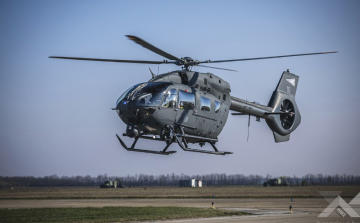 Modern helikopterre cserélték a régi orosz technikát a pápai kutató-mentők