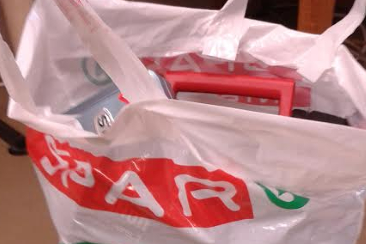 Bolti lopássorozat - A biztonsági őrrel játszott össze a tolvaj