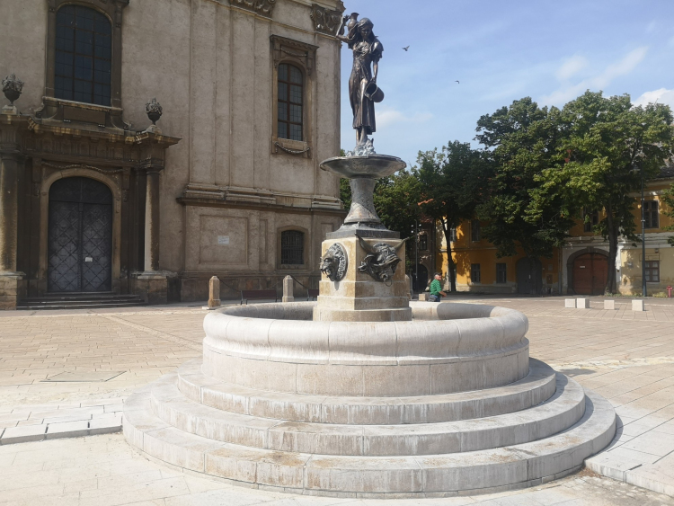 Javítják a Korsós lány szökőkutat