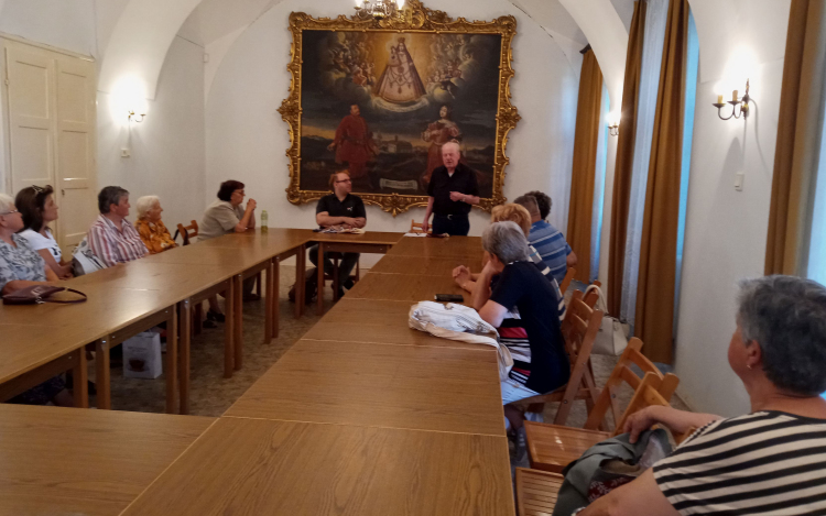 Rendhagyó egyleti ankét az apát-plébánossal