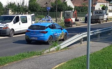 Pápán fotózták le a Google Street View autóját