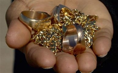 Ékszereket lopott a burkoló