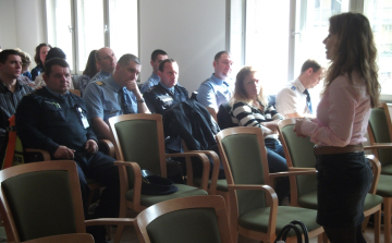 Előadás a családon belüli erőszakról Pápán