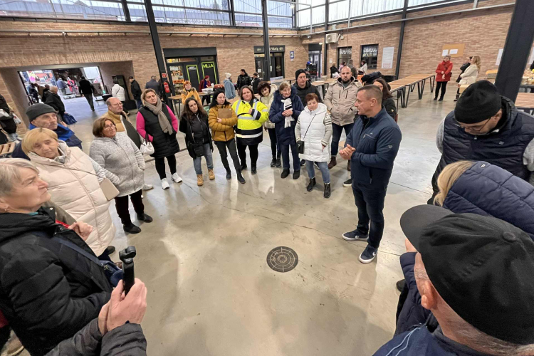 Lakossági fórum a piacon