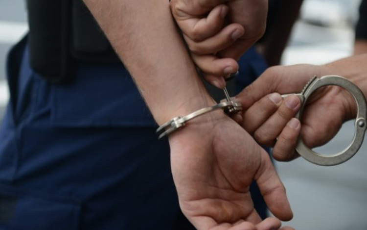 Az ügyészség indítványozta a letartóztatását a rendőrség által korábban körözött két férfinak