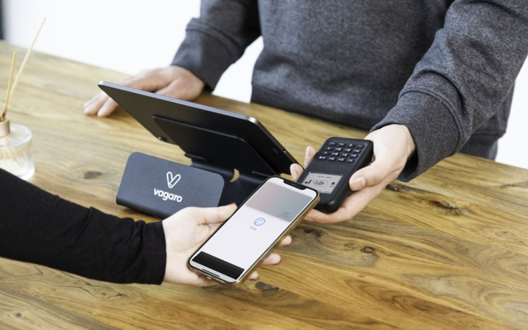 Az MNB QVIK fizetési rendszer hatásai 2025-ben: hogyan alkalmazkodnak a kereskedők?