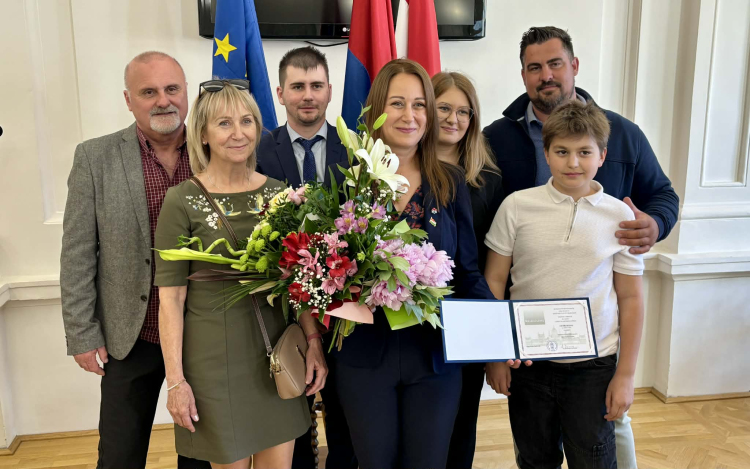 Átvette megbízólevelét Ujvári Szilvia megválasztott országgyűlési képviselő